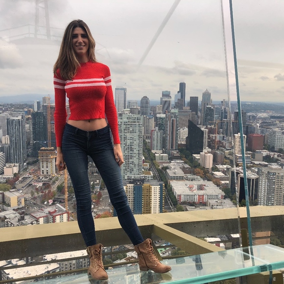 Meet your Posher, Courtney! - Picture 4 of 6